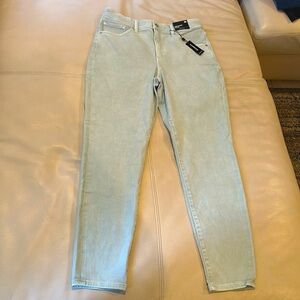 Brand new Express cropped skinny high rise jeans in light green. Size 8R
